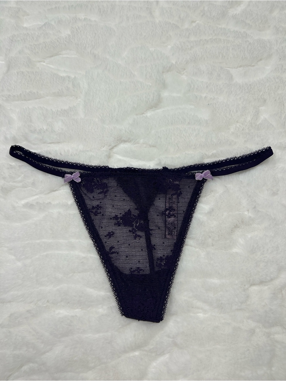 Victoria’s Secret V String Lace Panty M
